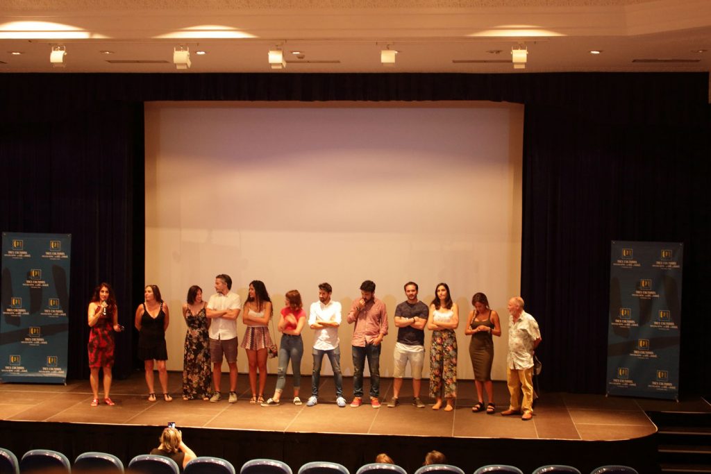 Ana Rosa Diego junto a los alumnos y directores del Laboratorio de Interpretación en la presentación de los cortos 
