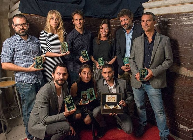 Foto de familia de la edición de 2014 de Cinespaña con algunos de los premiados andaluces: Ingrid García Jonsson (segunda por la izquierda, de pie), Manu Trillo (tercero por la izquierda, de pie) y Paco León (primero por la izquierda, en cuclillas).
