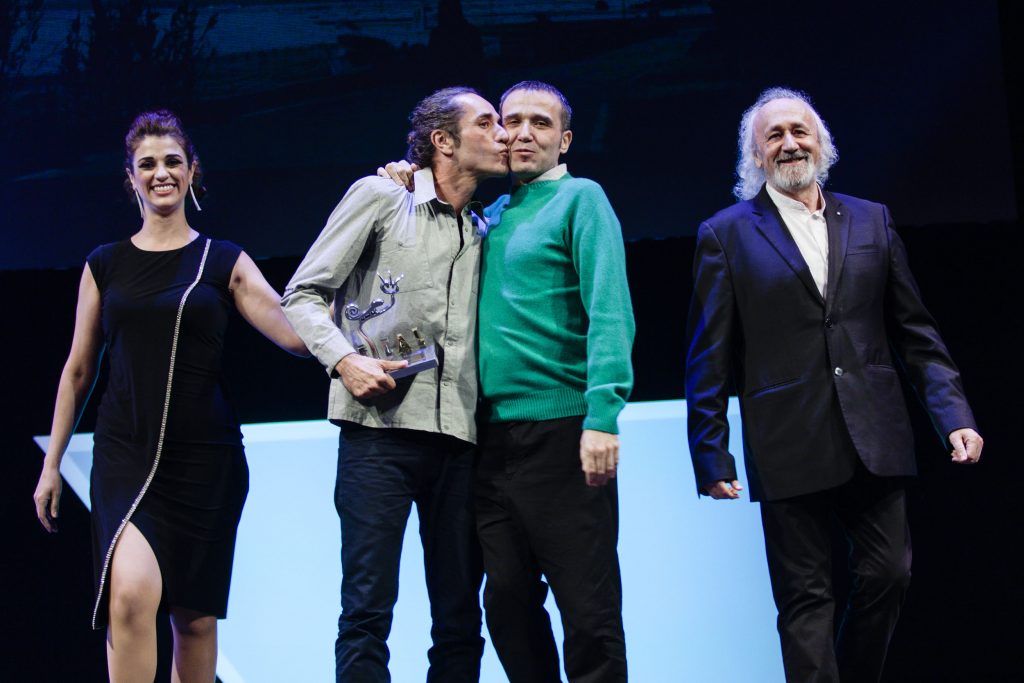 Lino Escalera recoge el Segundo Premio Ópera Prima por 'No sé decir adiós'