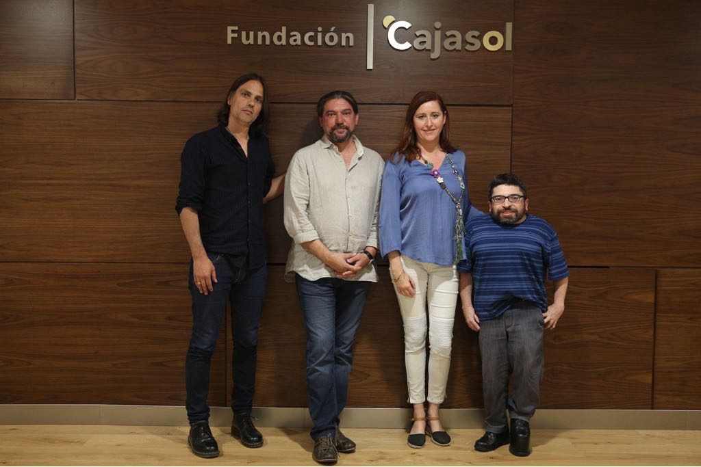 Los guionistas Rafael Cobos, Antonio Onetti y Ana Graciani junto al crítico Juan Antonio Bermúdez. 
