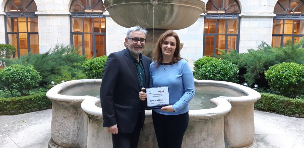 Marta Velasco junto a Javier Paisano, presidente de ASECAN, en la entrega del Premio ASECAN Josefina Molina.